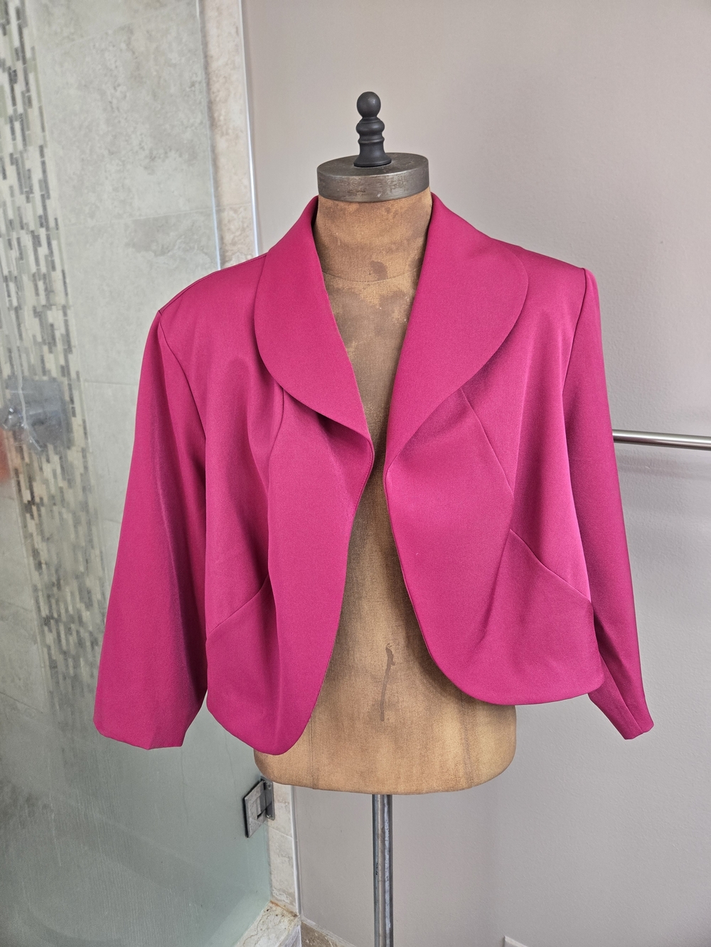 Open-Front Cropped Blazer Jacket in Fuchsia